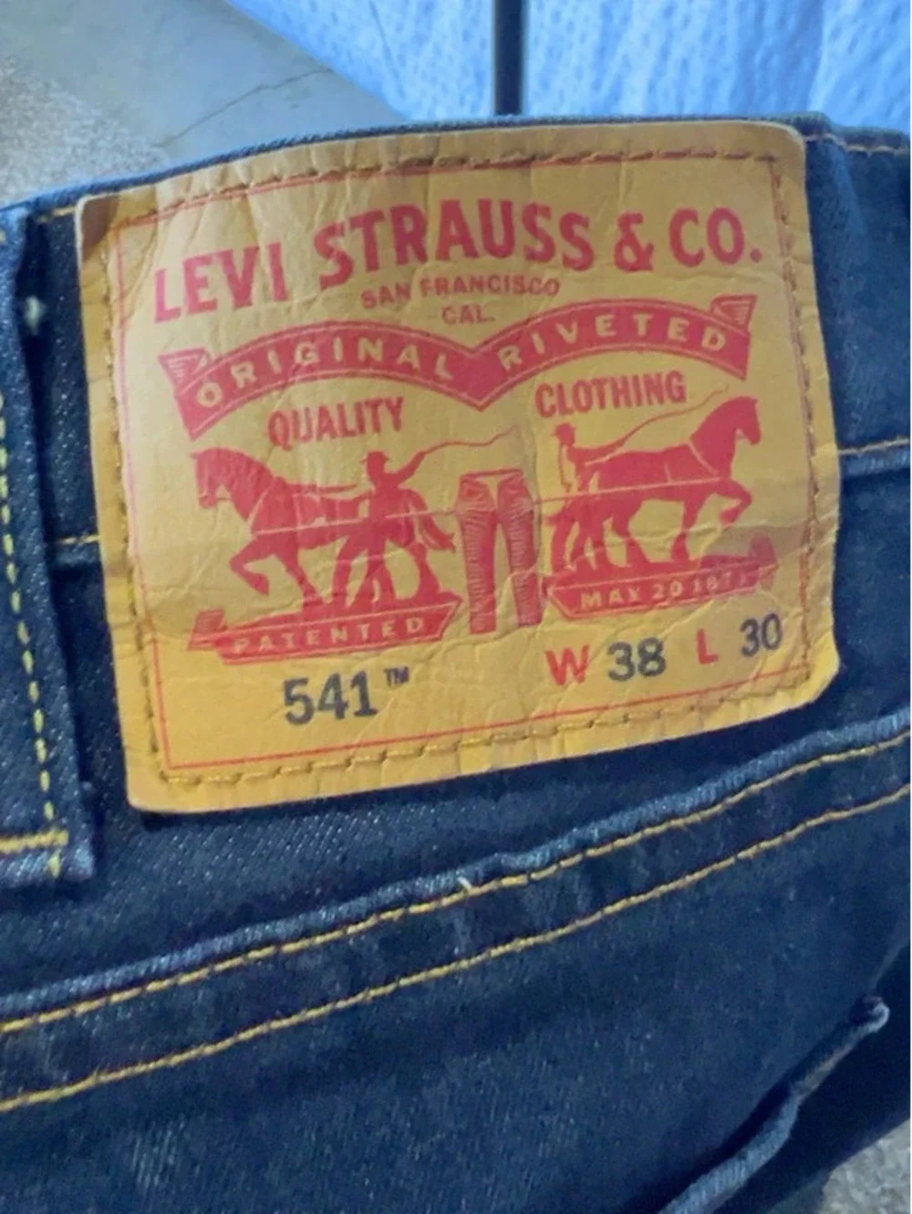Levis great lightly